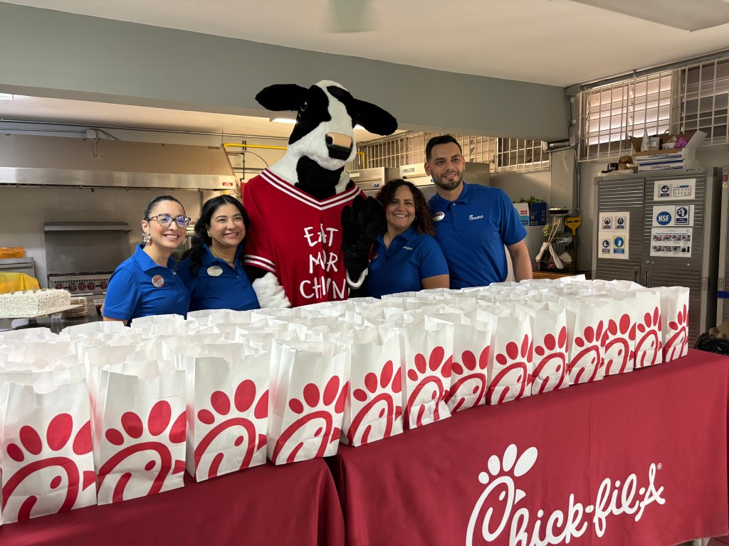 CHICK FIL-A DE PLAZA DEL SOL SE UNE A LA FPSD EN EL DÍA MUNDIAL DEL SÍNDROME DE&nbsp;DOWN